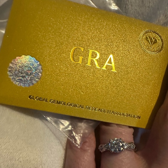 Elegant Moissanite Silver Tone Ring (size5) - Picture 7 of 7